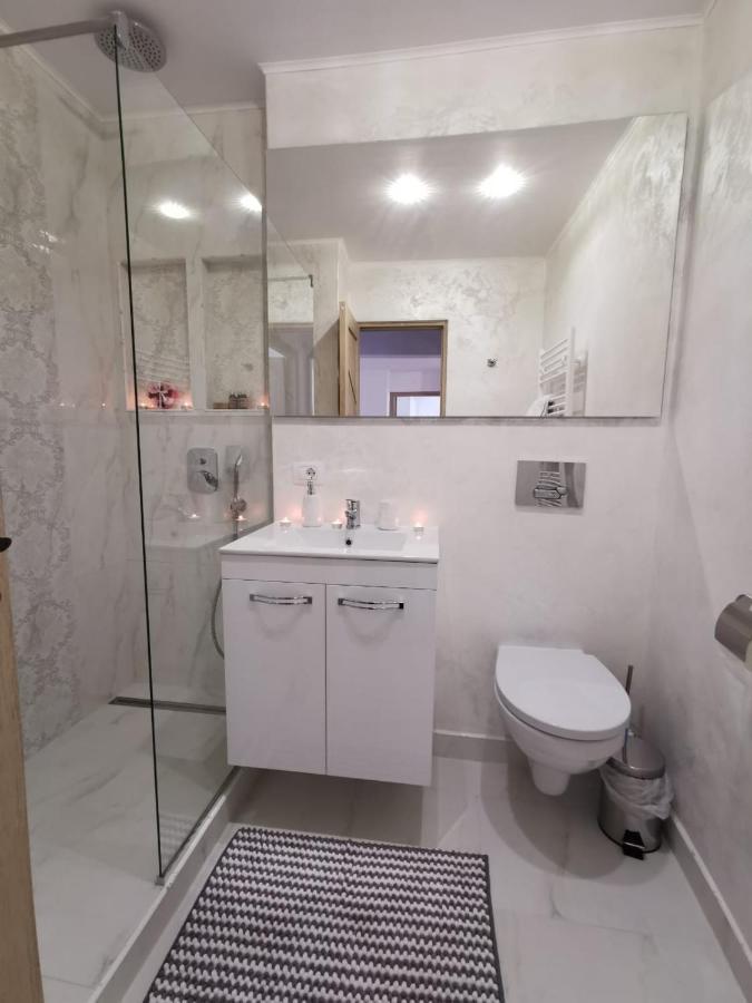 Apartament Gold Luxury Apartment Tirgu Ocna Exterior photo